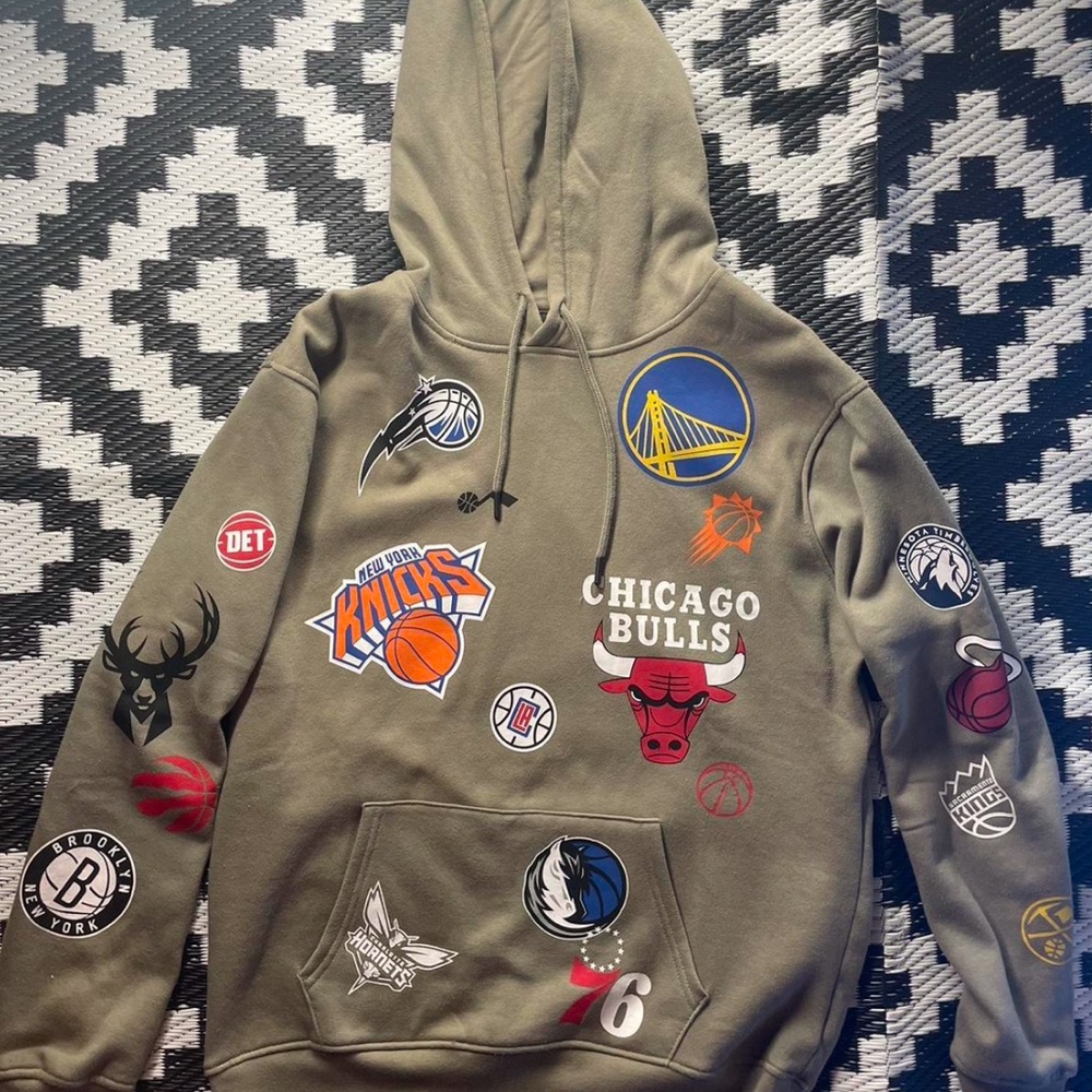 Men's Olive Graphic Hoodie size m